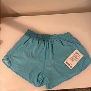 Lululemon hotty hot low rise short 4” lined